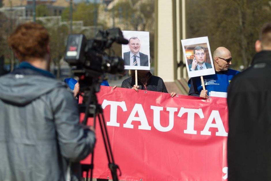 Seimas: darbdavys turės informuoti apie viršvalandžius