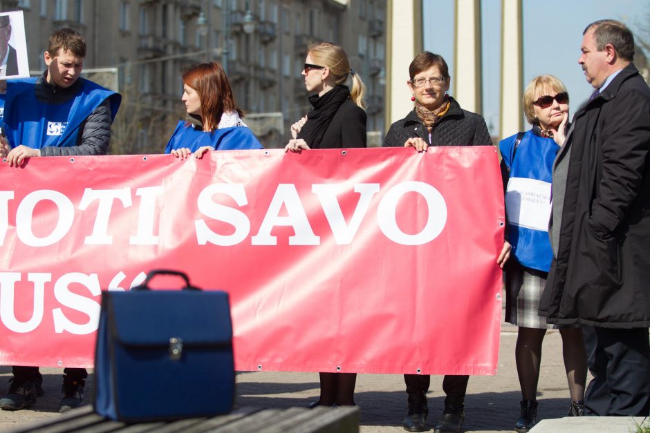 Seimas: darbdavys turės informuoti apie viršvalandžius