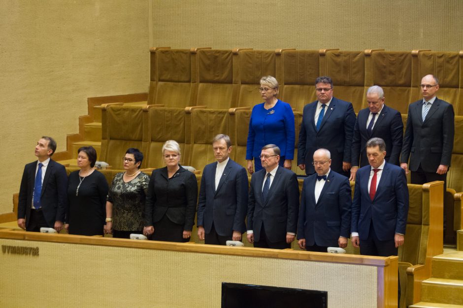 Išeidama L. Graužinienė gailėjosi, kad nepavyko sumažinti parlamentarų skaičiaus