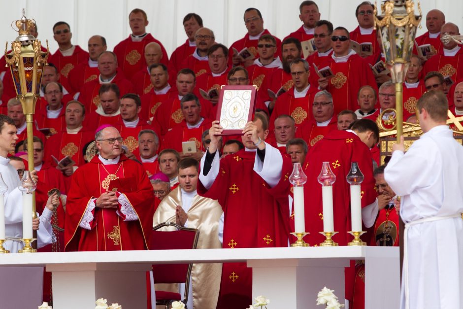 Į Kaišiadoris parvežtas sarkofagas su T. Matulionio palaikais