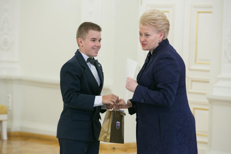 D. Grybauskaitė pasveikino „Tūkstantmečio vaikus“ 