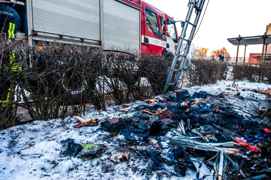 Kaune gaisras smarkiai nuniokojo butą