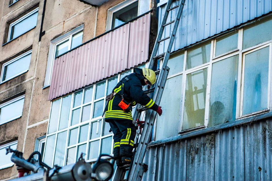 Kaune gaisras smarkiai nuniokojo butą