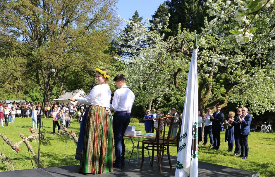 Obelynėje skambėjo himnai gegutei, pavasariui ir jaunystei