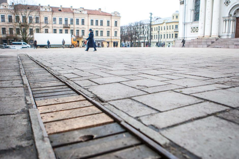 Pašaipų sulaukusių grotelių Laisvės alėjoje nebeliks