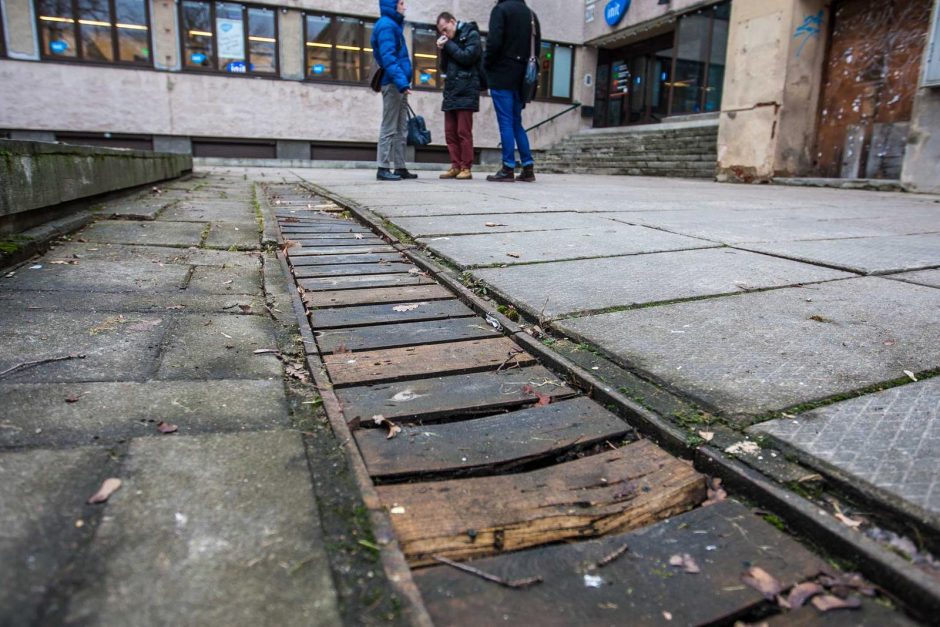 Pašaipų sulaukusių grotelių Laisvės alėjoje nebeliks