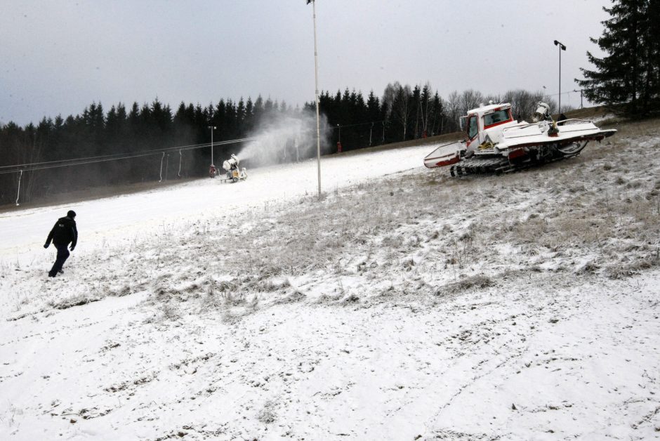 Orai koreguoja slidininkų planus