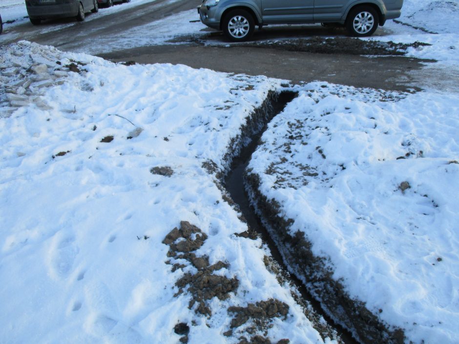 P. Lukšio gatvės daugiabučio gyventojai negali prisišaukti komunalininkų pagalbos