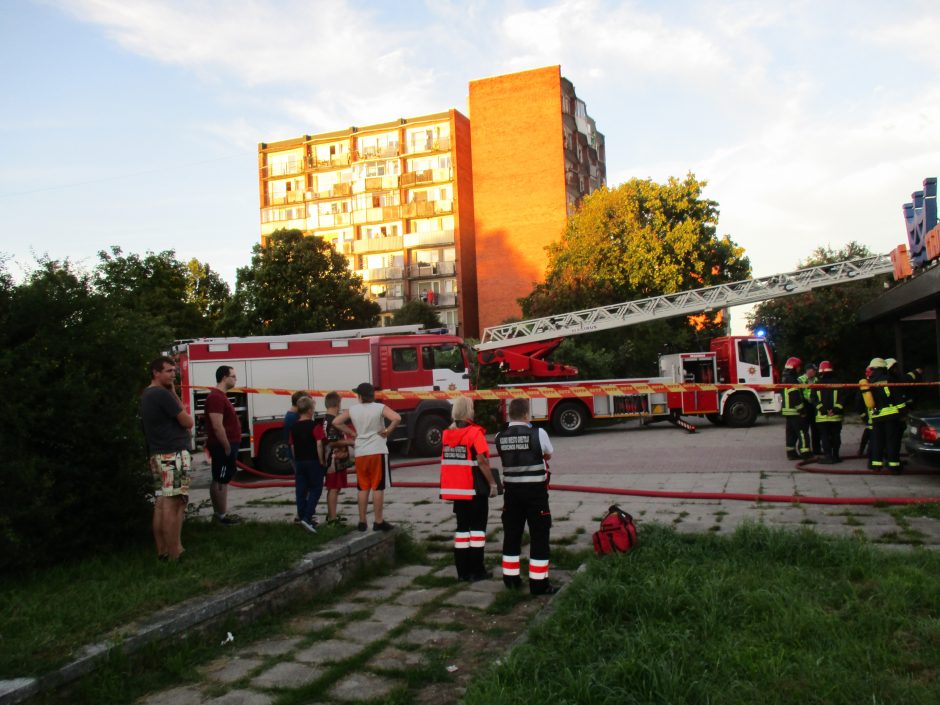 Ir vėl liepsnojo buvęs restoranas „Trys mergelės“