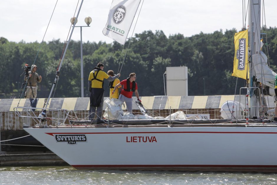 Lietuvos krepšinio rinktinės vyrai buriavo po Kuršių marias