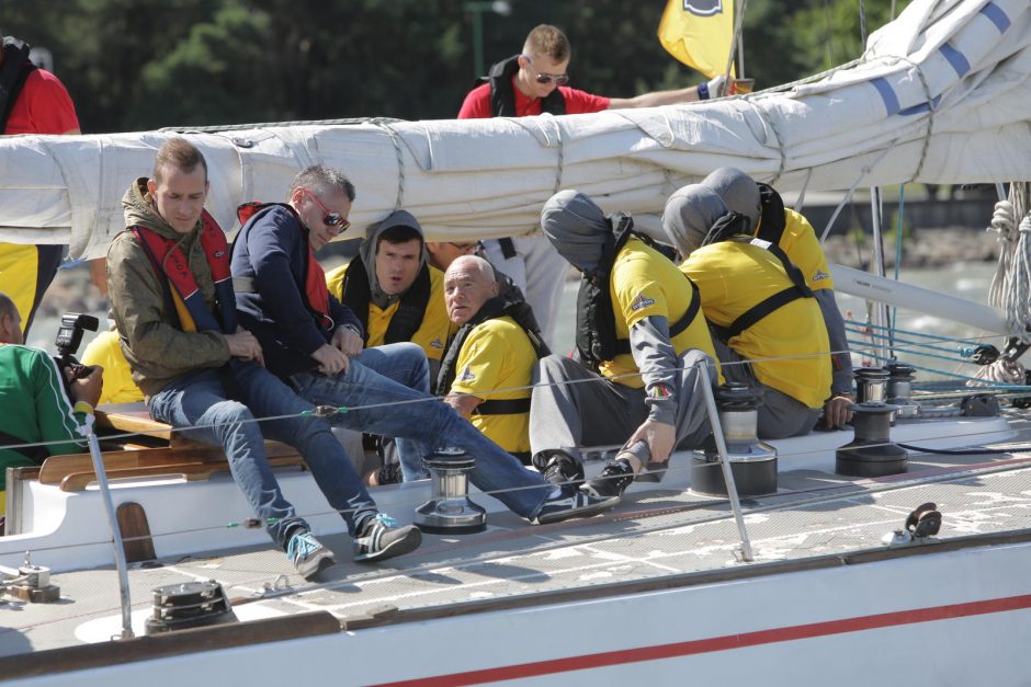 Lietuvos krepšinio rinktinės vyrai buriavo po Kuršių marias