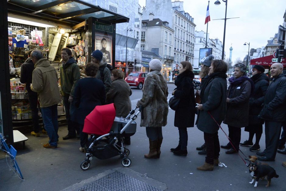 „Charlie Hebdo“ naujausias numeris pardavinėjamas už tūkstančius eurų