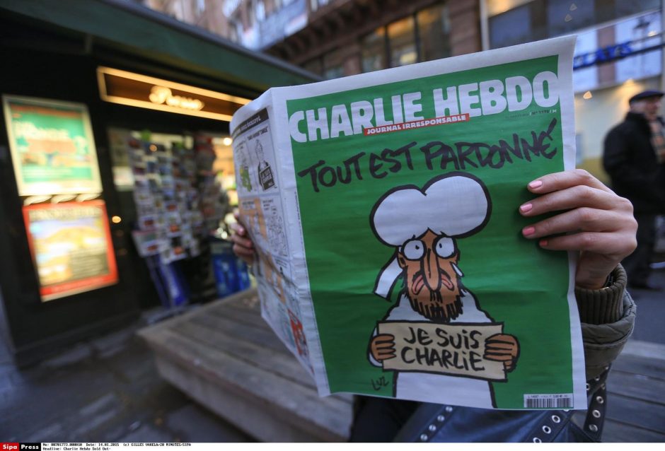 „Charlie Hebdo“ naujausias numeris pardavinėjamas už tūkstančius eurų