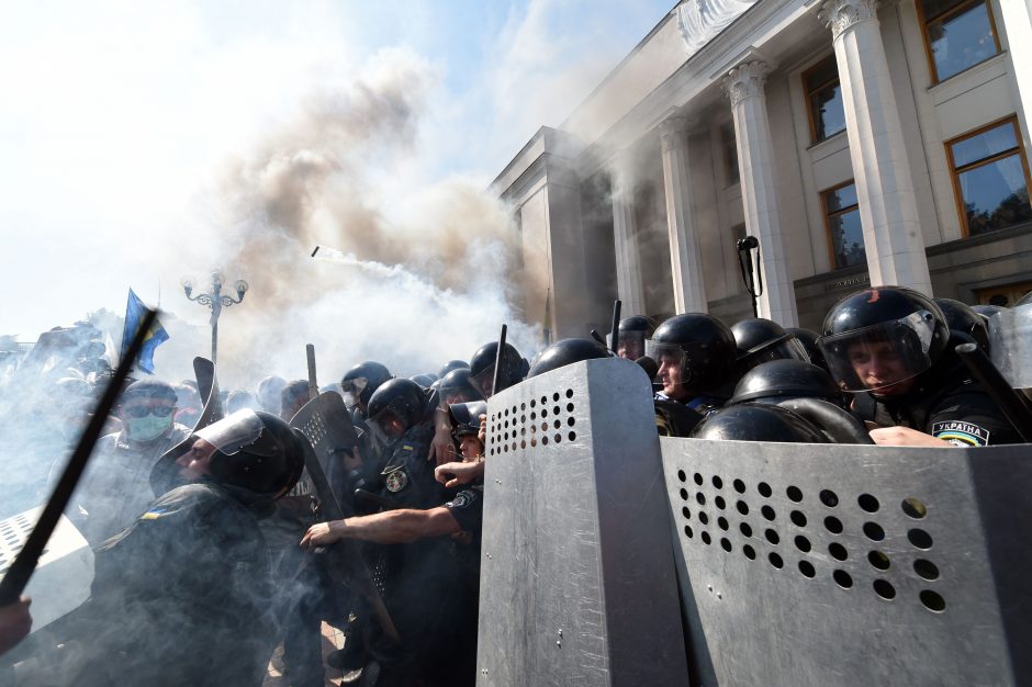 Ukrainoje po audringų protestų tebėra hospitalizuotas 141 žmogus