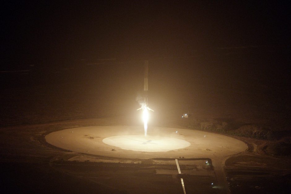 „SpaceX“ pavyko istorinis galingos raketos paleidimas