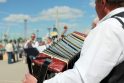 Siūlymas: gal pakaks garbinti tik lietuvišką muziką, juk yra puikių atlikėjų ne tik mūsų šalyje.