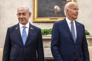 J. Bidenas spaudžia B. Netanyahu dėl skubaus paliaubų Gazos Ruože susitarimo