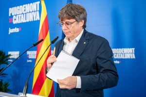 Ispanijos teismas nutraukė tyrimą dėl terorizmo C. Puigdemont'o atžvilgiu