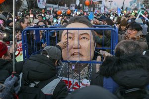 Pietų Korėjos įstatymų leidėjai nubalsavo už prezidento apkaltą