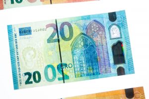 Šiauliuose vyras bankui pateikė galimai suklastotą banknotą