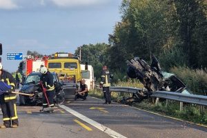 Daugiau detalių apie avariją magistralėje A1: ant atitvaro užskriejo pareigūno automobilis