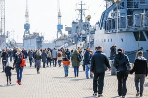 Kariškius uostamiestyje autobusais veš nemokamai