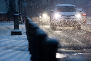 Eismo sąlygas sunkina snygis ir plikledis