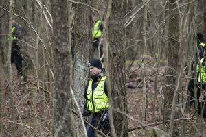 Pasieniečiai miške rado ieškotą moterį su kūdikiu