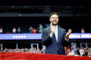 J. D. Vance'as toliau stumia istoriją apie naminius gyvūnėlius neva valgančius migrantus