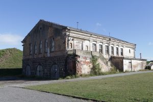 Griūvančiame Klaipėdos piliavietės pastate ateityje įsikurs karininkų ramovė