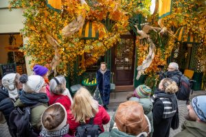 Šventiškai pasipuošusiems verslams ir įstaigoms Vilnius padėkojo choro kalėdinėmis dainomis 