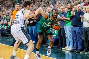 „Žalgiris“ grįžo į pergalių kelią: antrą kartą patiesė „Virtus“