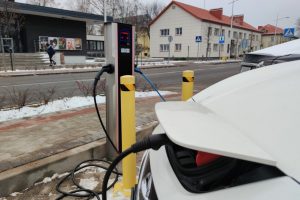 Privačias elektromobilių įkrovimo stoteles įsirenginėjantys žmonės gali pretenduoti į paramą