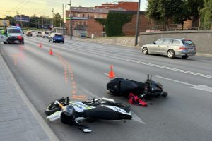 Šauklių gatvėje susidūrė du motoroleriai, vieno jų vairuotojas išvežtas į ligoninę