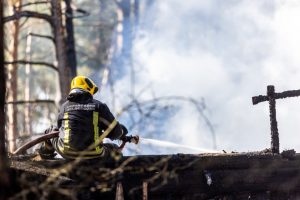 Klaipėdos rajone užsiliepsnojo namas