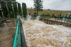 Meras: dėl vandens lygio Akmenoje ekstremali situacija Kretingoje neskelbiama