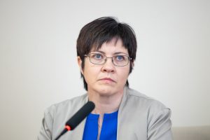 E. Žiobienė dėl „Auksiniuose svogūnuose“ dalyvavusios P. Gražulio dukros kreipėsi į LRTK